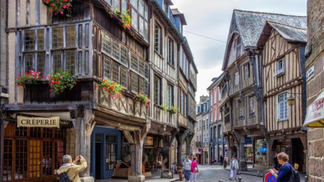 Vila Helen Dinan Exteriér fotografie